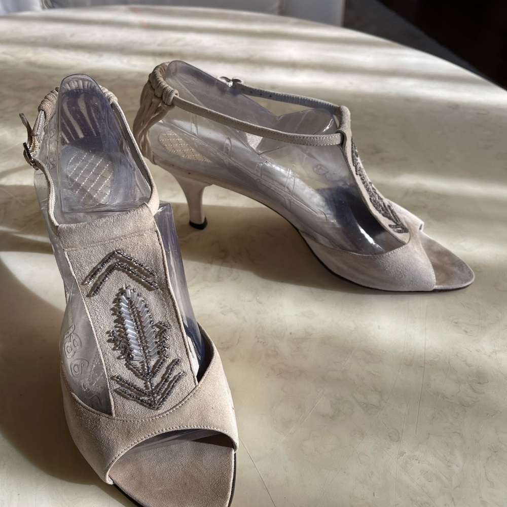 Elegant Italian Made Sandals. Beaded top in soft grey leather suede. Size 39 1/2